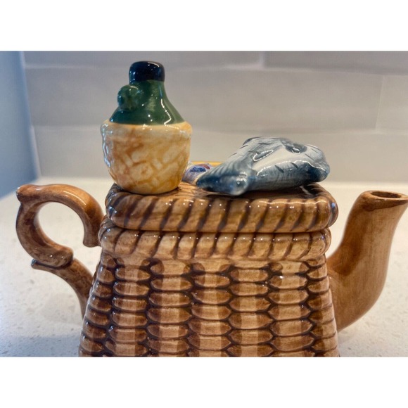 Teapot Shaped Like‎ Fish Basket 6" Long 4" Tall Glass Figurines - Picture 8 of 8